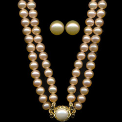 Click here for more on Two Line Peach Pearl Set (BG4)
