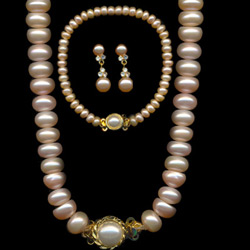 Click here for more on Peach Colour Pearl Set (12700)