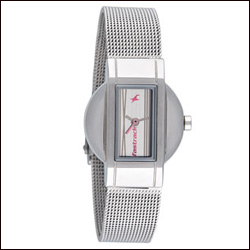 Click here for more on Titan Fast Track Watch - 6014SM01