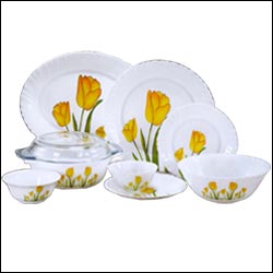 Click here for more on 39 Tulip Passion La Opala Dinner set 27 Pcs 39