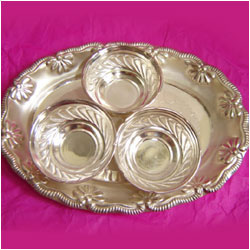 Click here for more on Round Shape Plate with 3 bowls - Silver